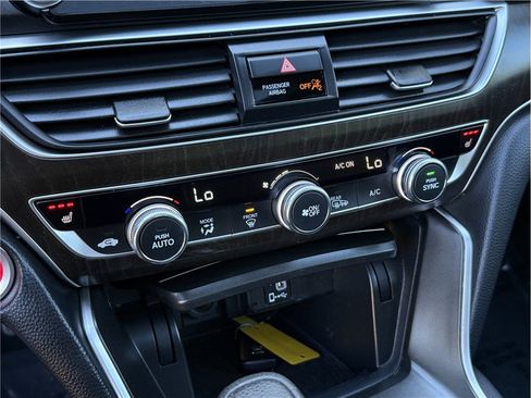 Used 2019 Honda Accord EX image 17