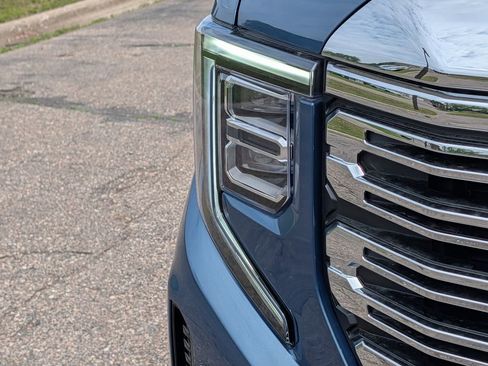 New 2026 GMC Sierra 1500 Denali w/ Denali Reserve Package AWD/4WD image 4