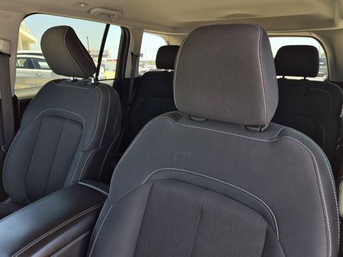 Used 2023 Jeep Grand Cherokee Laredo RWD image 12