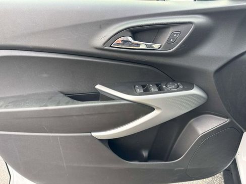 Certified 2025 Chevrolet Trax LS image 14