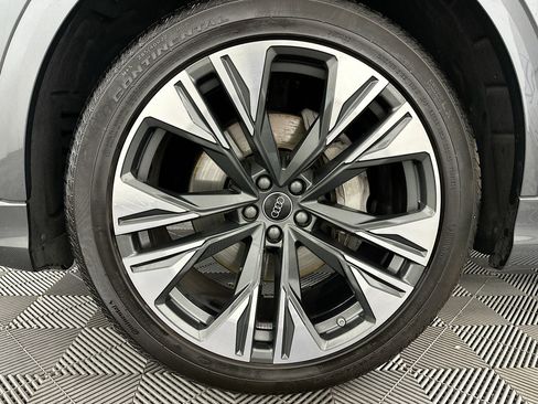Used 2024 Audi Q8 Premium Plus w/ Premium Plus Package AWD/4WD image 37
