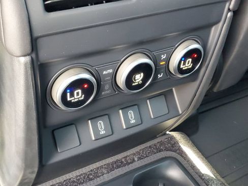 Used 2026 Land Rover Defender 130 X-Dynamic SE AWD/4WD image 33