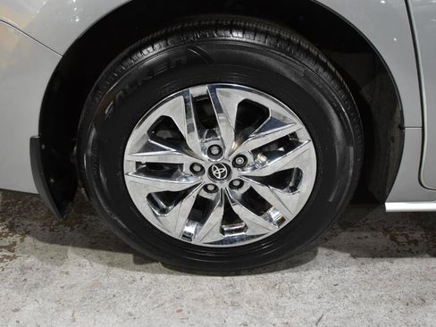 Used 2022 Toyota Sienna XLE image 57