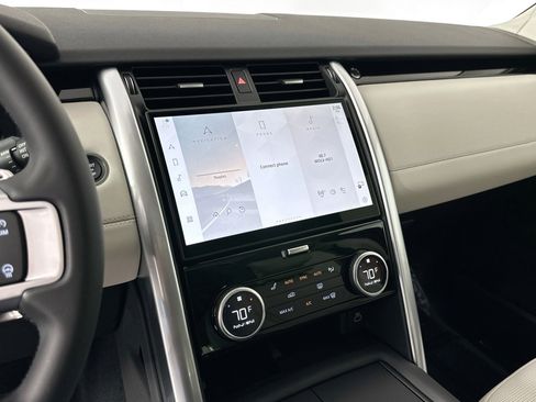 Used 2025 Land Rover Discovery S image 12