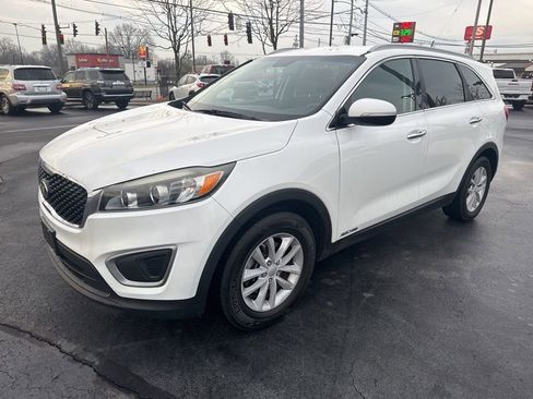 Used 2016 Kia Sorento LX image 7