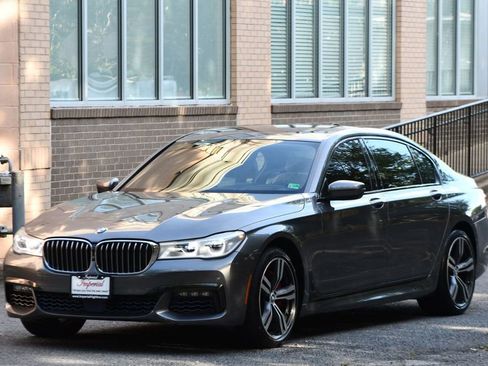 Used 2016 BMW 750i xDrive image 3