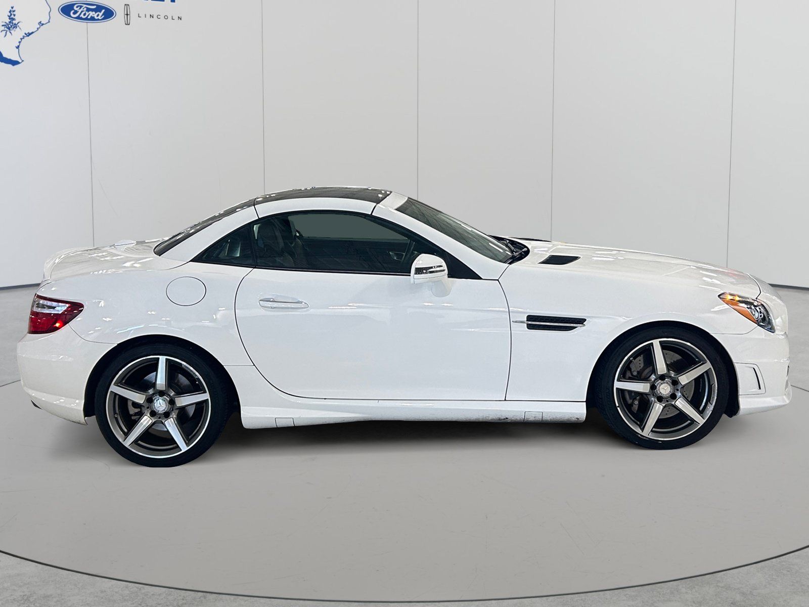 Used 2015 Mercedes-Benz SLK 250 image 4