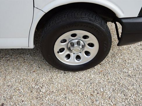 Used 2010 Chevrolet Express 1500 RWD image 31