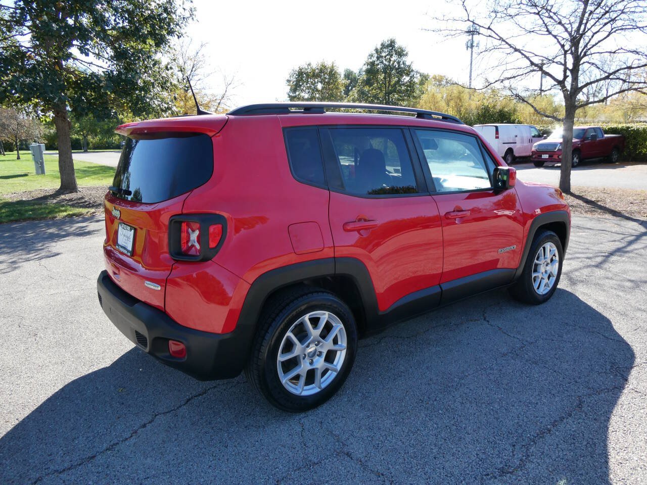 Used 2019 Jeep Renegade Latitude w/ Cold Weather Group FWD image 5