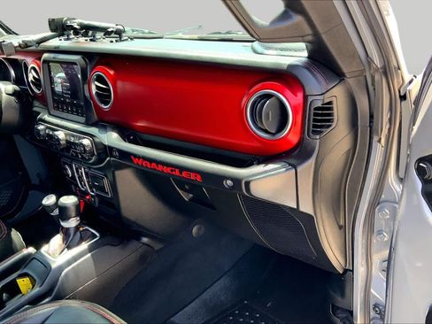 Used 2018 Jeep Wrangler Unlimited Rubicon AWD/4WD image 19