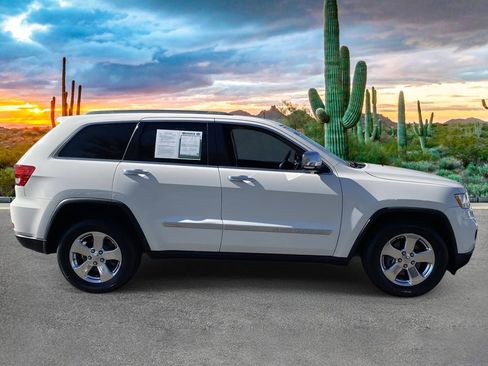 Used 2011 Jeep Grand Cherokee Limited w/ Trailer Tow Group image 2