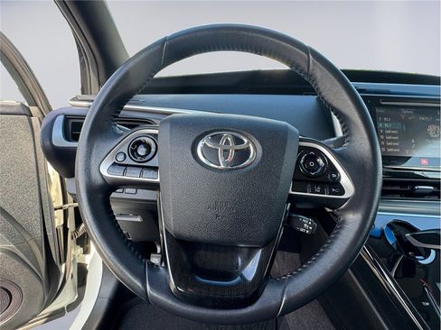 Used 2017 Toyota Mirai image 12