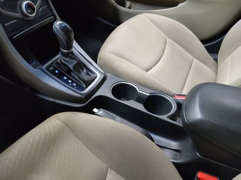 Used 2016 Hyundai Elantra SE FWD image 26