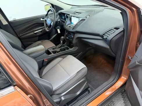 Used 2017 Ford Escape SE w/ Equipment Group 201A AWD/4WD image 38