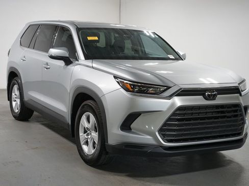 Certified 2025 Toyota Grand Highlander FWD image 3