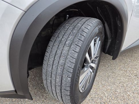 Used 2025 Nissan Pathfinder SL image 10