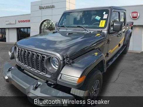 Used 2024 Jeep Gladiator Sport AWD/4WD image 9