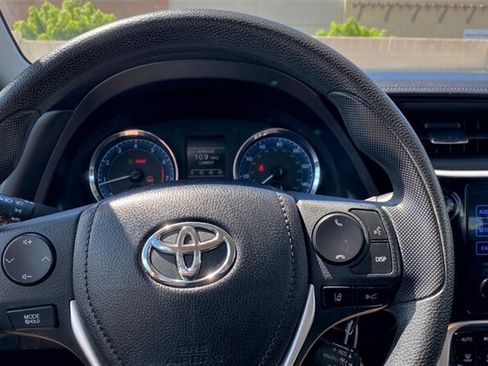 Used 2017 Toyota Corolla LE FWD image 9