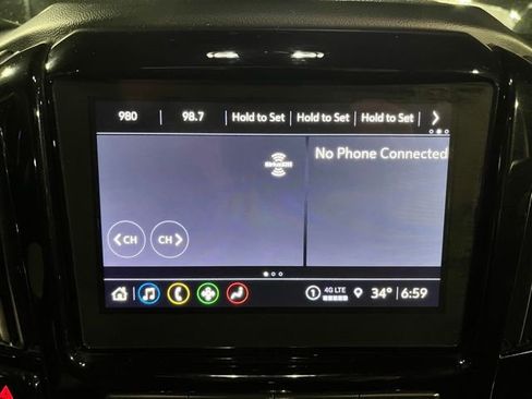 Used 2023 Chevrolet Traverse LT image 29