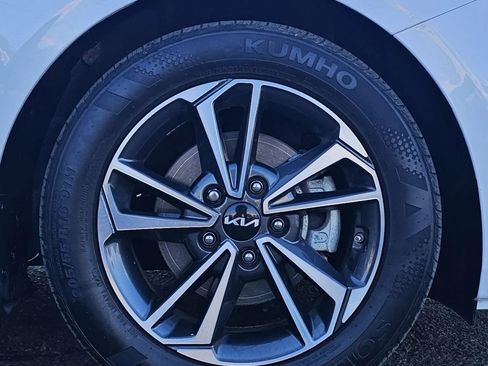 Used 2023 Kia Forte LXS w/ LXS Technology Package image 6