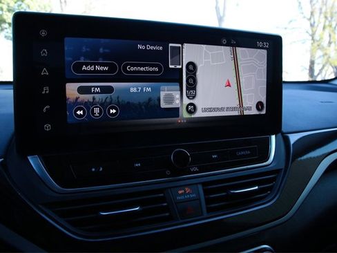 Used 2024 Nissan Altima 2.5 SR w/ SR Premium Package image 21