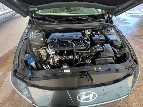 Used 2025 Hyundai Elantra SEL image 32
