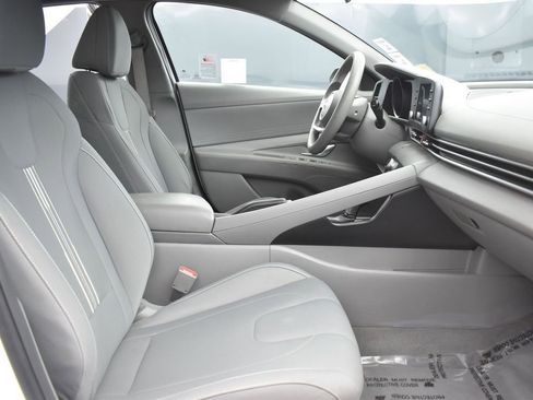 Used 2023 Hyundai Elantra SEL image 22