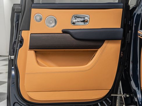 Used 2020 Rolls-Royce Cullinan AWD/4WD image 36