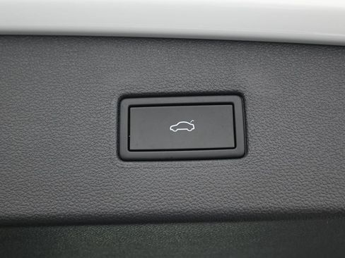 Used 2024 Volkswagen Tiguan SE FWD image 35