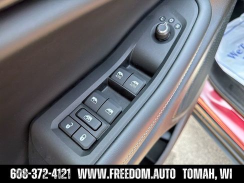 Used 2025 Jeep Grand Cherokee Altitude AWD/4WD image 11