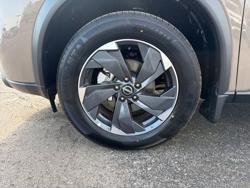 Certified 2025 Nissan Rogue SV FWD image 30