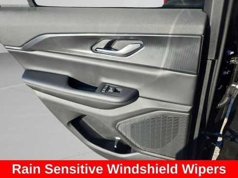 New 2025 Jeep Grand Cherokee Altitude RWD image 17