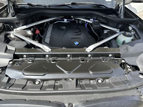 Certified 2025 BMW X7 xDrive40i w/ M Sport Package image 36