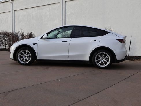 Used 2021 Tesla Model Y Long Range image 4