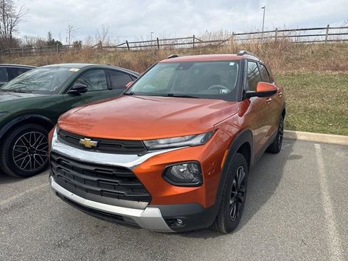 Used 2022 Chevrolet TrailBlazer LT w/ Driver Confidence Package image 3