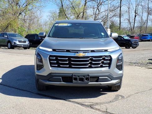 Used 2025 Chevrolet Equinox LT FWD image 2