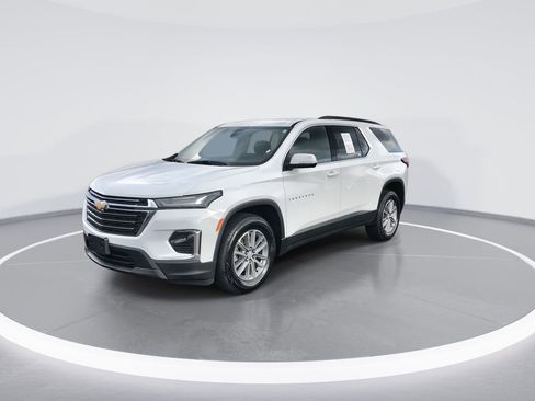 Used 2023 Chevrolet Traverse LT image 4