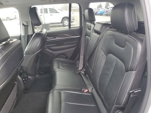 Used 2023 Jeep Grand Cherokee Limited image 30