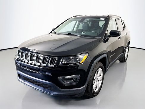 Used 2018 Jeep Compass Latitude w/ Popular Equipment Group image 4