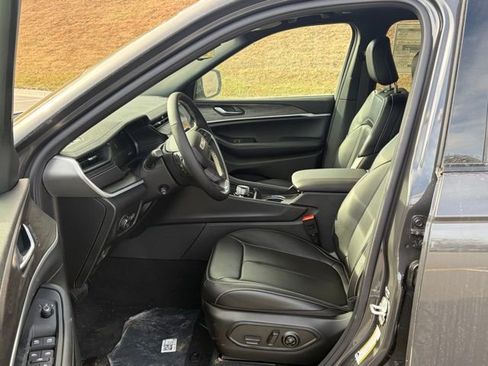 New 2026 Jeep Grand Cherokee Limited w/ Luxury Tech Group II image 16