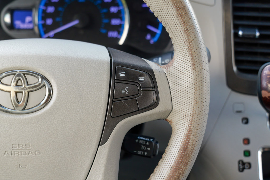 Used 2011 Toyota Sienna XLE w/ Premium Pkg FWD image 40