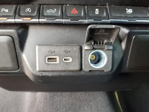 Used 2020 GMC Sierra 1500 Elevation w/ Elevation Value Package image 16