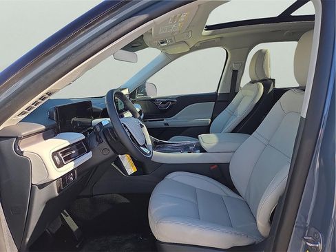 New 2026 Lincoln Aviator 2WD image 12