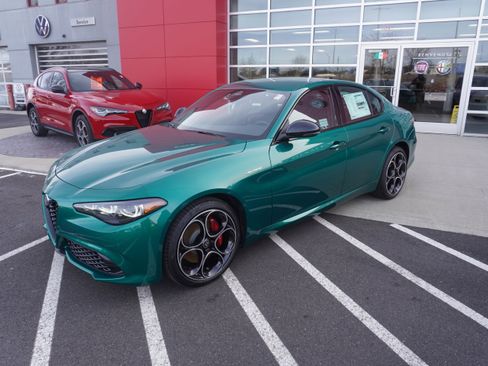 New 2025 Alfa Romeo Giulia AWD w/ Veloce Package AWD image 9