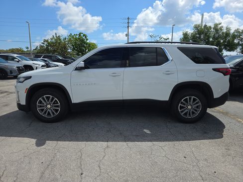 Used 2023 Chevrolet Traverse LT image 3