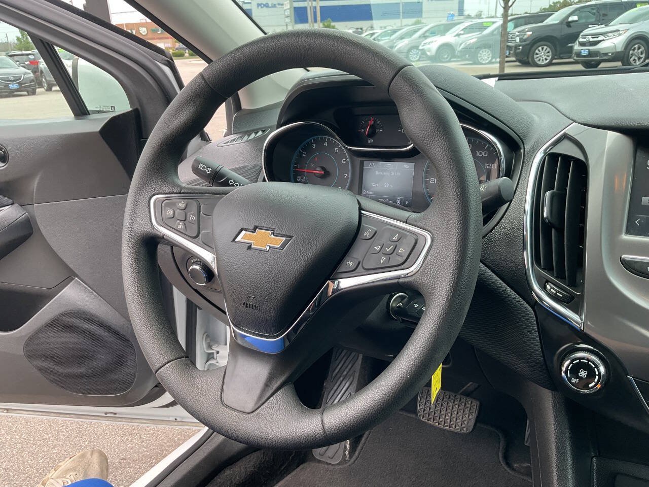 Used 2016 Chevrolet Cruze LT FWD image 17