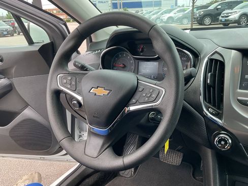Used 2016 Chevrolet Cruze LT FWD image 17