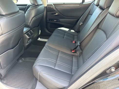 Certified 2022 Lexus ES 350 Ultra Luxury w/ Accessory Package 2 FWD image 13