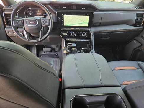 Used 2025 GMC Sierra 1500 AT4 w/ AT4 Premium Package AWD/4WD image 11