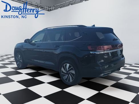Used 2024 Volkswagen Atlas SE AWD/4WD image 3